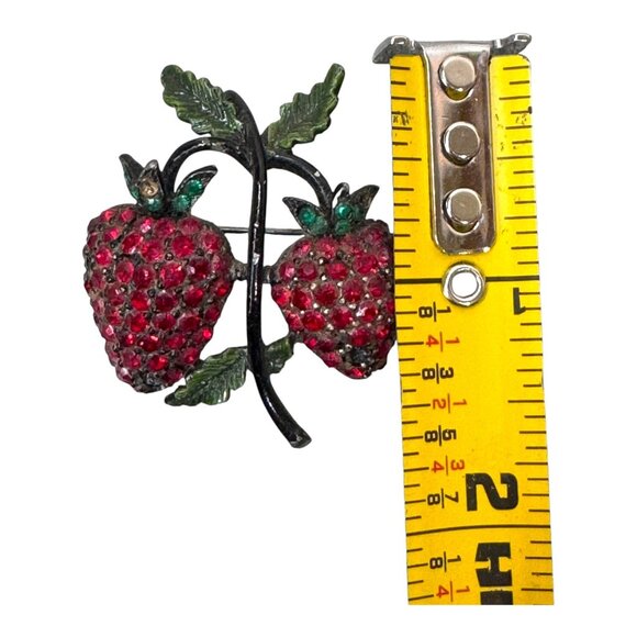 Vintage Signed Weiss Rhinestone Double Strawberry Fruit Cluster Crystals Brooch - Picture 5 of 9